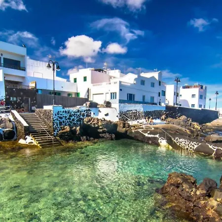 Gran Terraza, 1 Minuto De Piscinas Naturales Апартаменты *